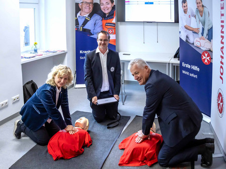 Landesrat Kasser und Landesrätin Prischl beim Reanimations-Duell