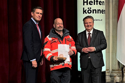 V.l.n.r.: Stadtrat Pater Hanke, Dieter Horn, Bürgermeister Michael Ludwig.