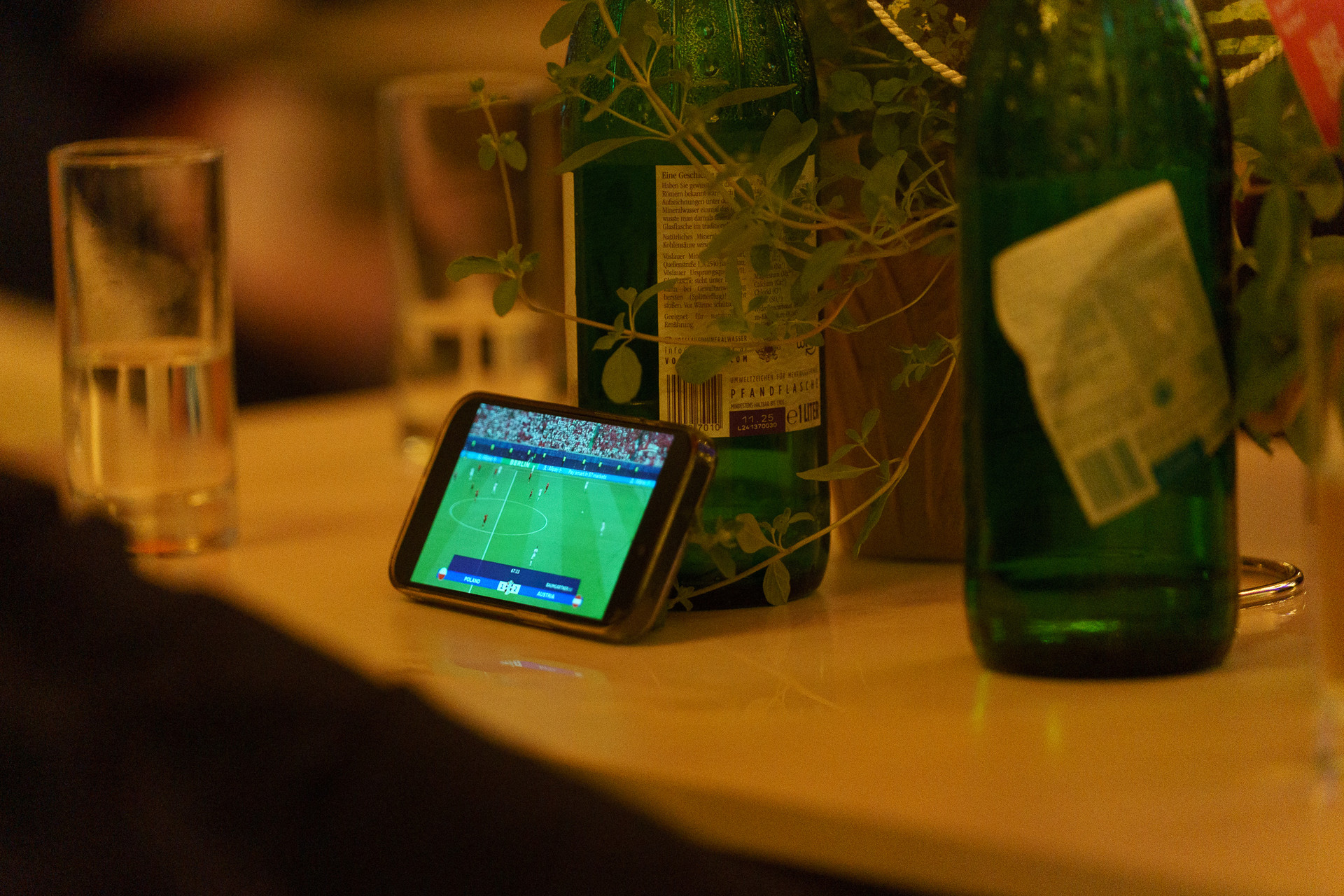 Handy mit einem Livestream von Fußball