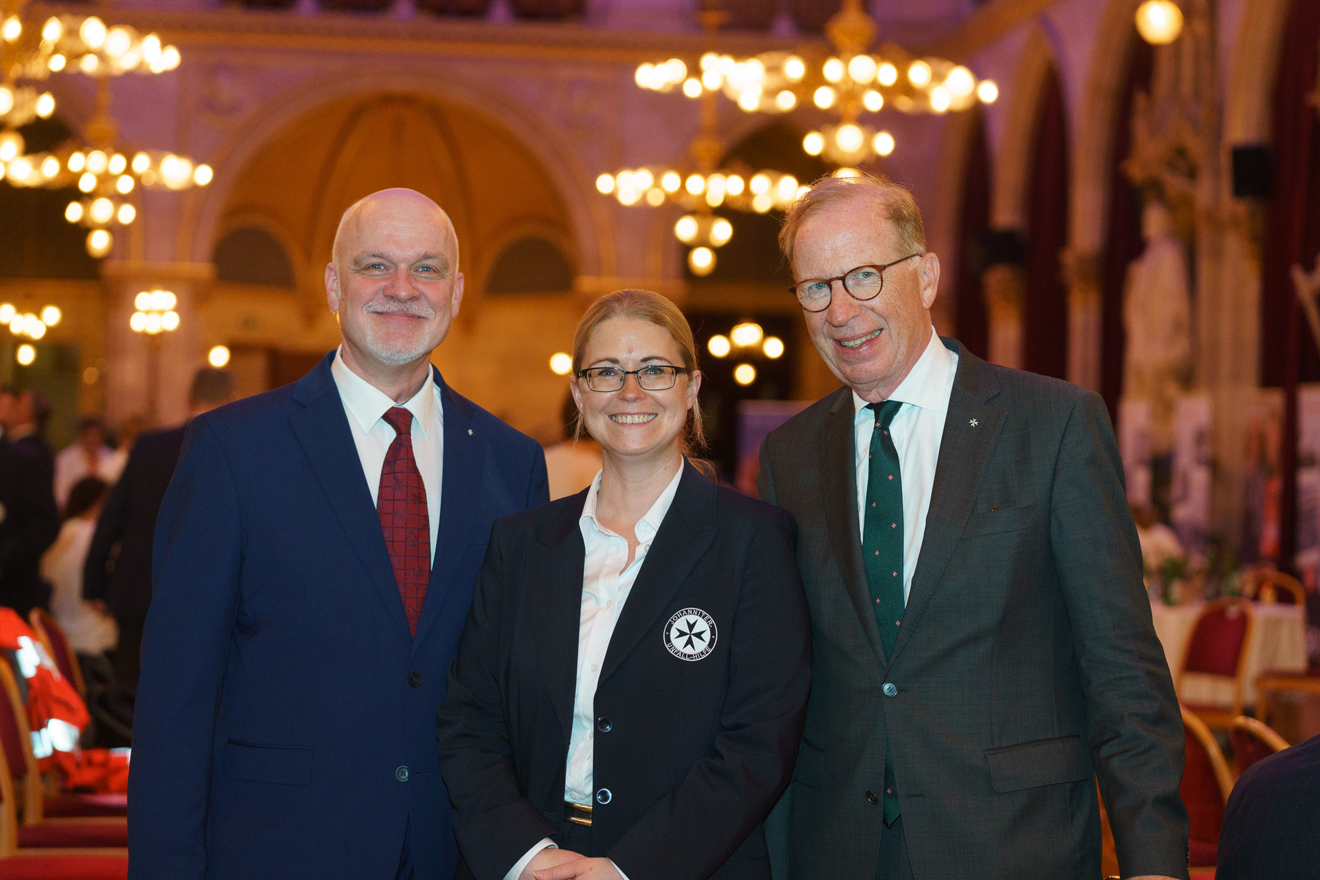  Personen vor der Kamera