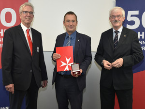 V.l.n.r.: Johanniter-Präsident Johannes Bucher, Polizeipräsident Gerhard Pürstl und Johanniter-Bundesfinanzreferent Heinrich Weninger.