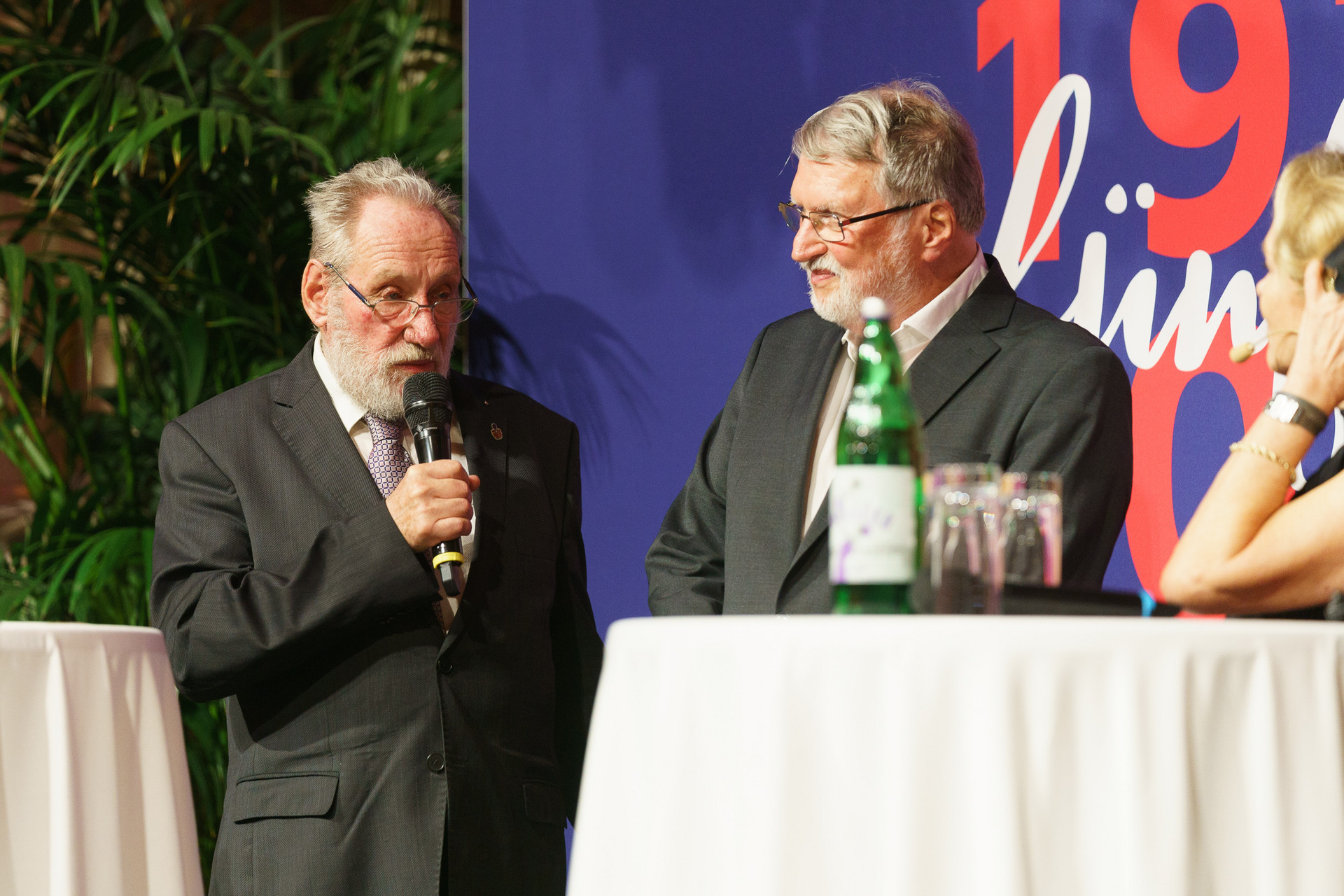 2 Männer auf der Bühne