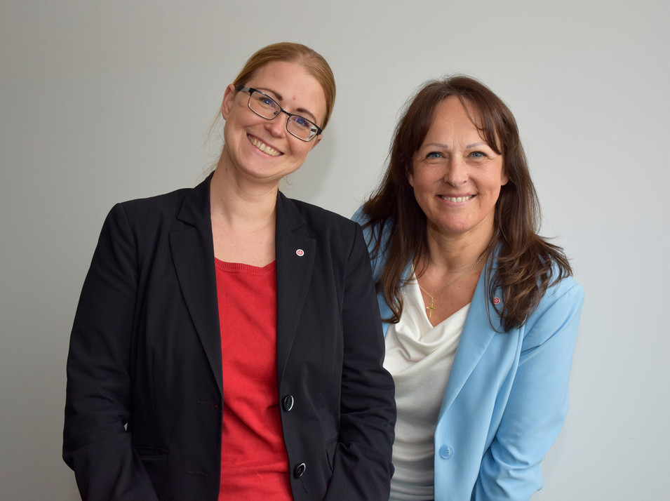 Die Geschäftsführerin der Johanniter Wien/NÖ und die Bundesgeschäftsführerin der Johanniter