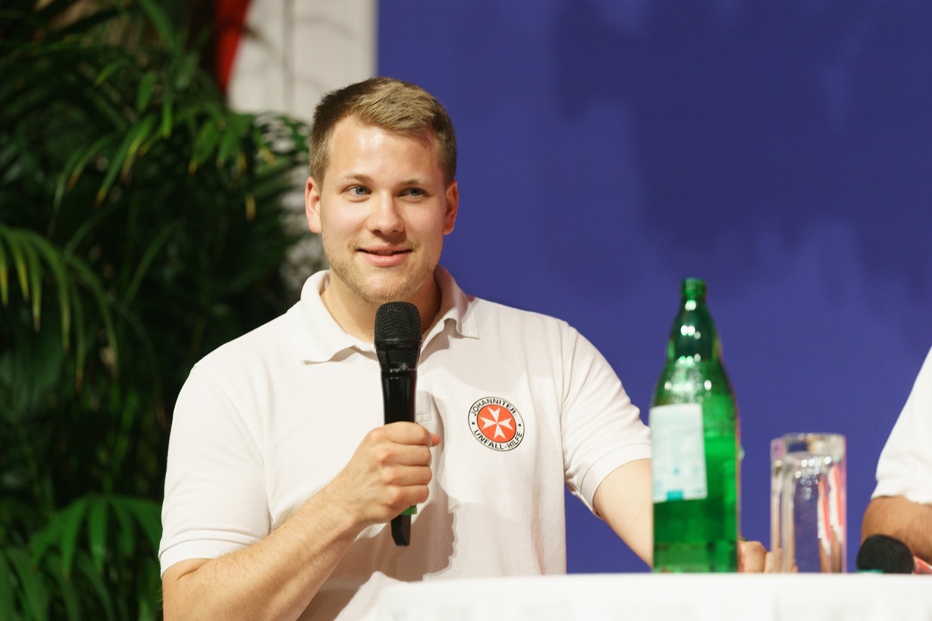 Ankündigung auf der Bühne