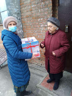 Verteilung von Hilfspaketen in Poltawa