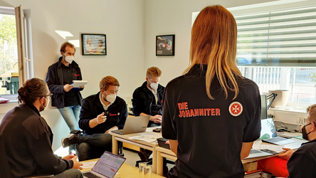 Acht Personen arbeiten als Forschungsgruppe zum Projekt "STAMINA".