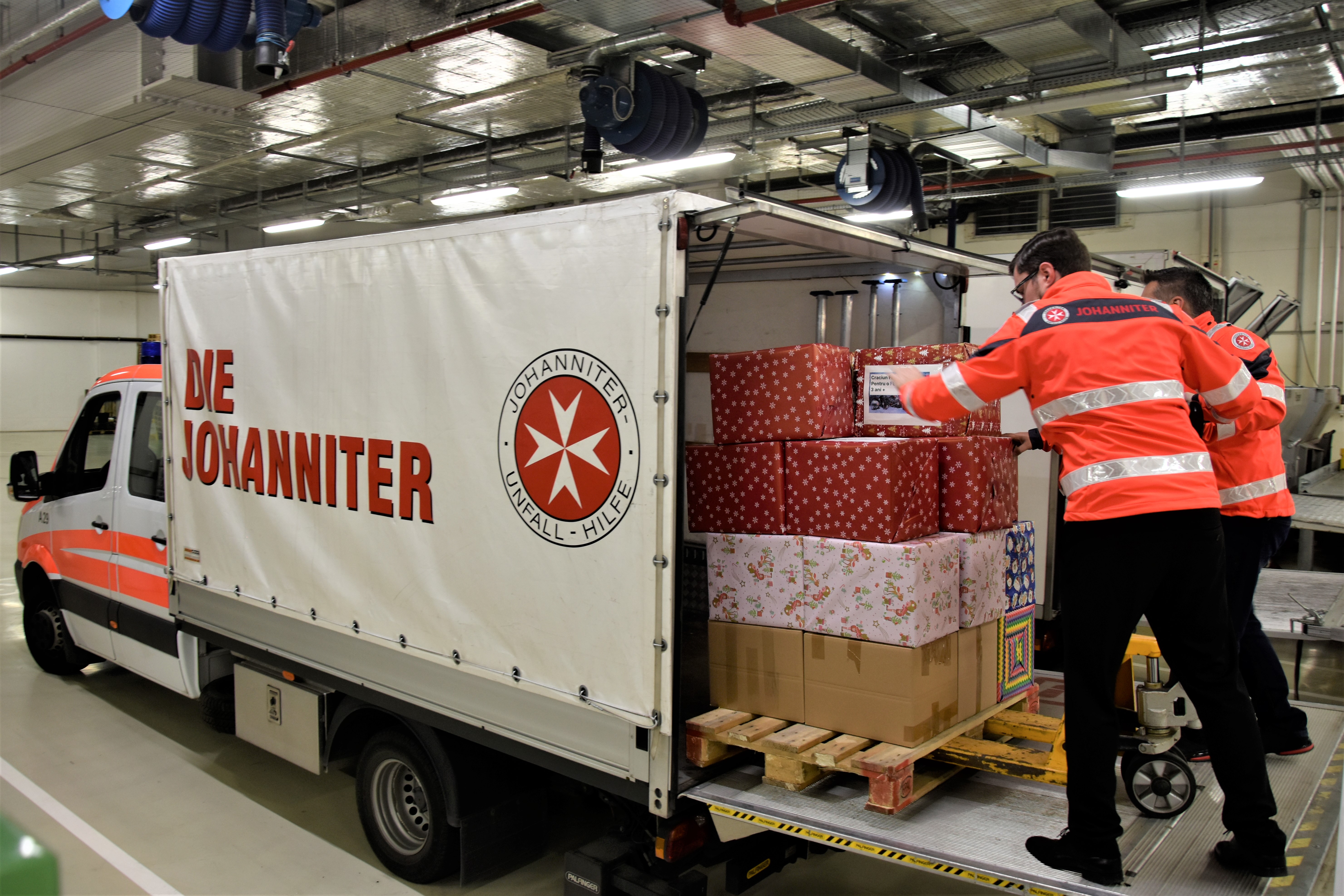 Weihnachtstrucker-Beladung